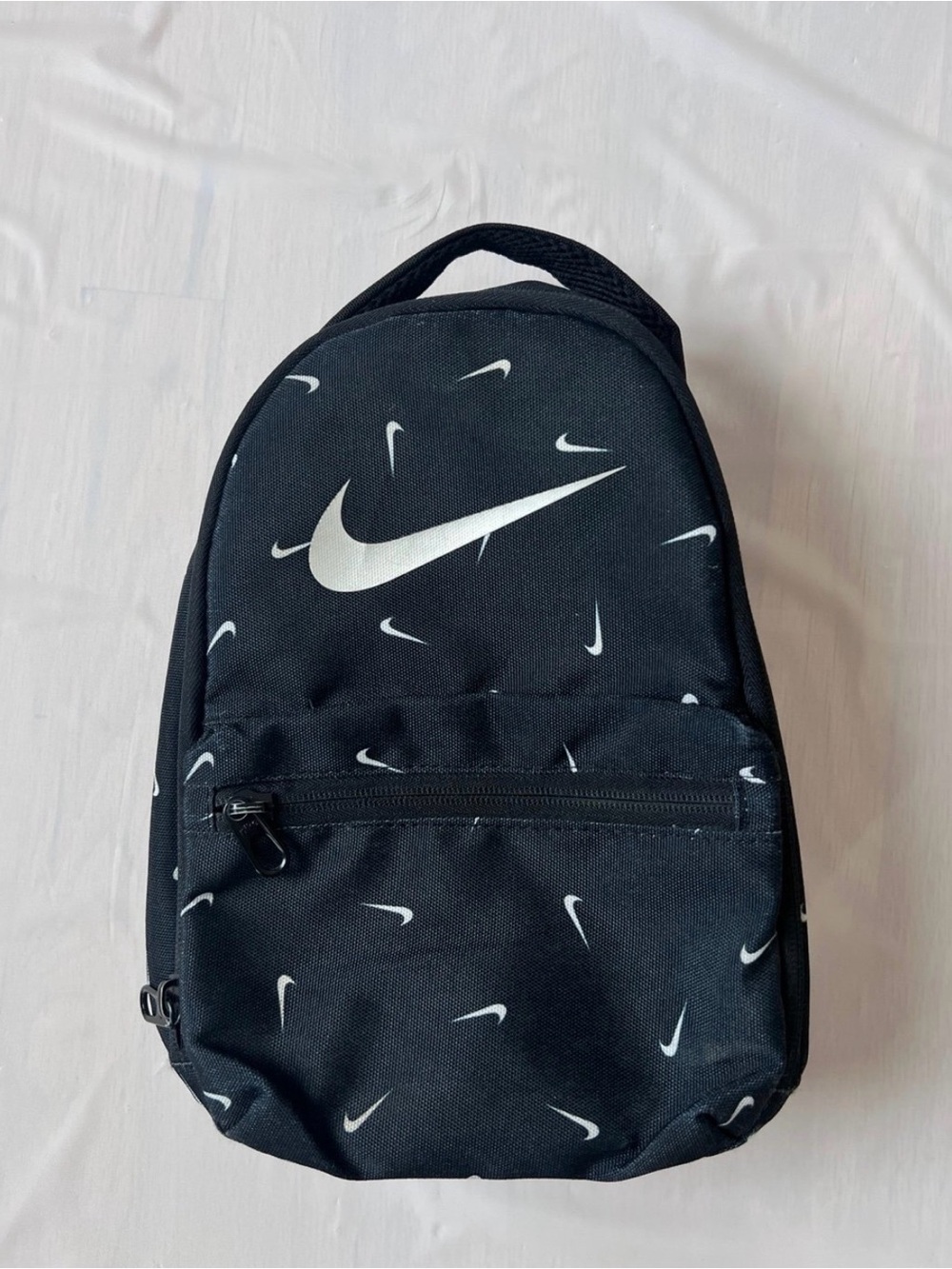Nike Classic Fuel Pack Lunch Bag black insulated all-over white Swoosh